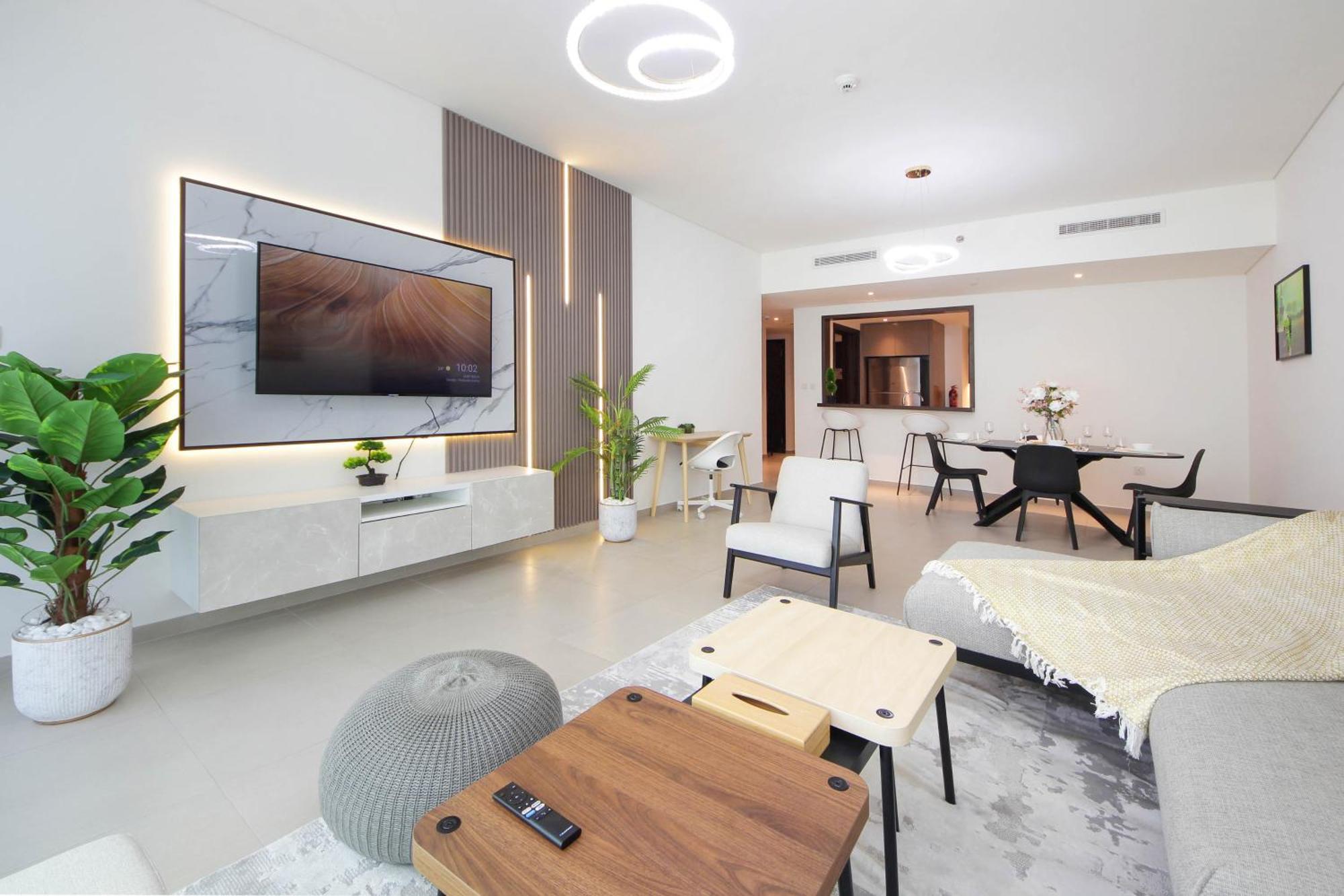 Spacious 2bhk Boulevard Heights Downtown Apartment