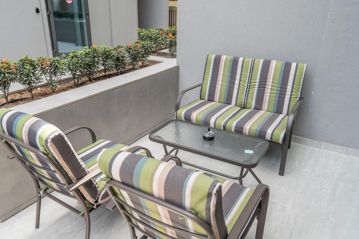 Apartment Modern By Czechin Jvc Prime Location