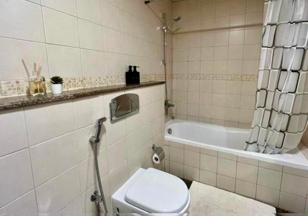 Apartment Intercontinental Marina Full Marina View With Balcony, Marina Mall, Large 1 Bedroom Apartment, Kitchen, 2 Toilets, 1 Parking, Swimming Pool And Gym Free Access, Paid Breakfast