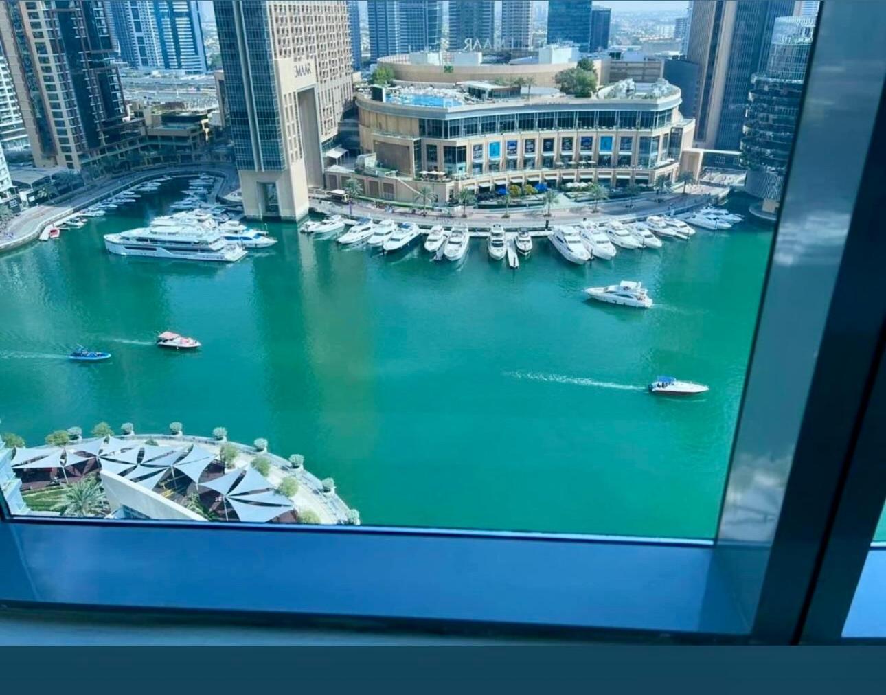 Apartment Intercontinental Marina Full Marina View With Balcony, Marina Mall, Large 1 Bedroom Apartment, Kitchen, 2 Toilets, 1 Parking, Swimming Pool And Gym Free Access, Paid Breakfast Dubai