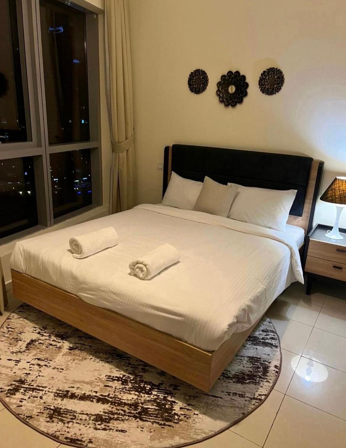 Intercontinental Marina Full Marina View With Balcony, Marina Mall, Large 1 Bedroom Apartment, Kitchen, 2 Toilets, 1 Parking, Swimming Pool And Gym Free Access, Paid Breakfast Apartment Dubai