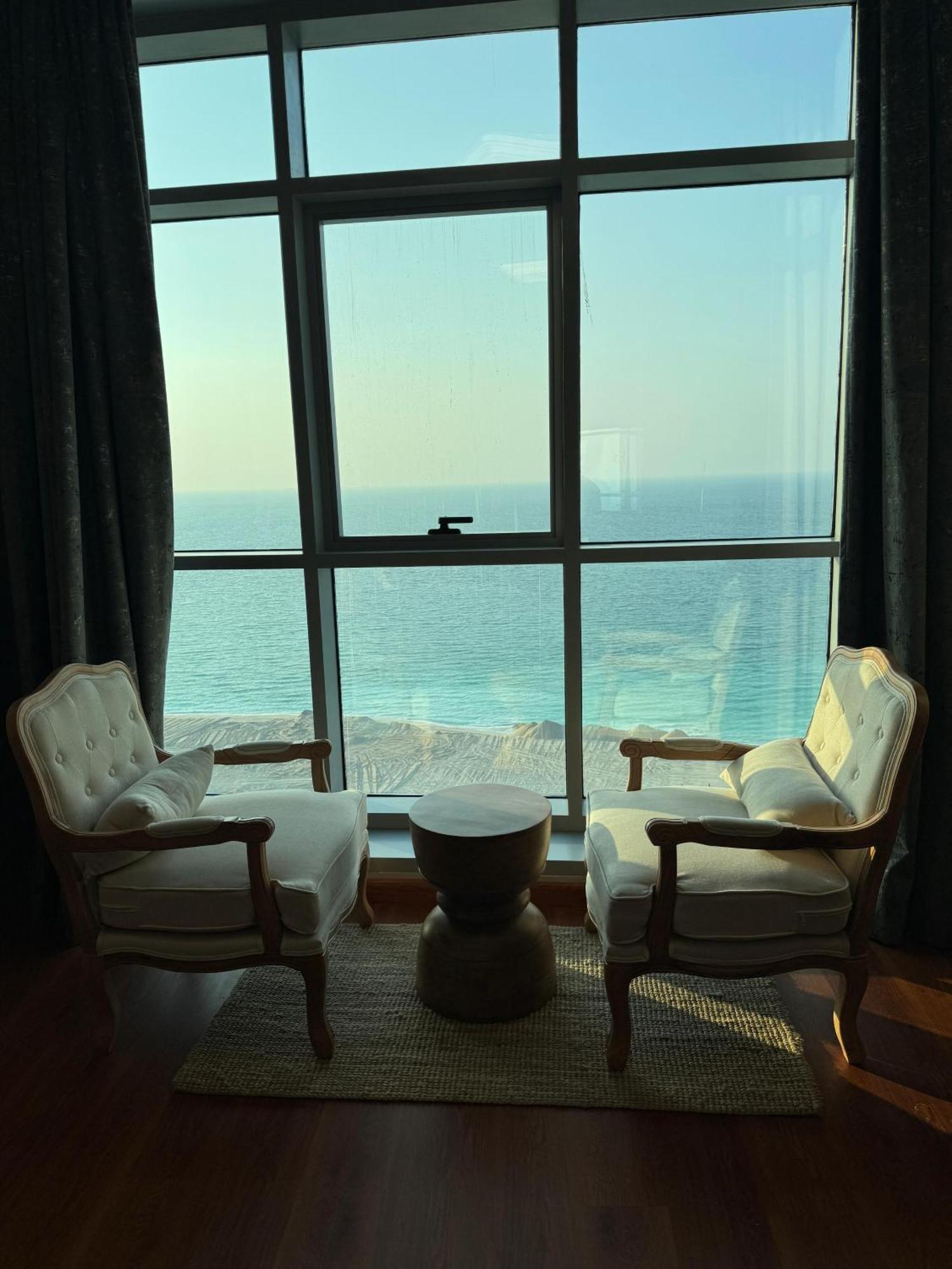 Apartment And Haven At Ajman Corniche!