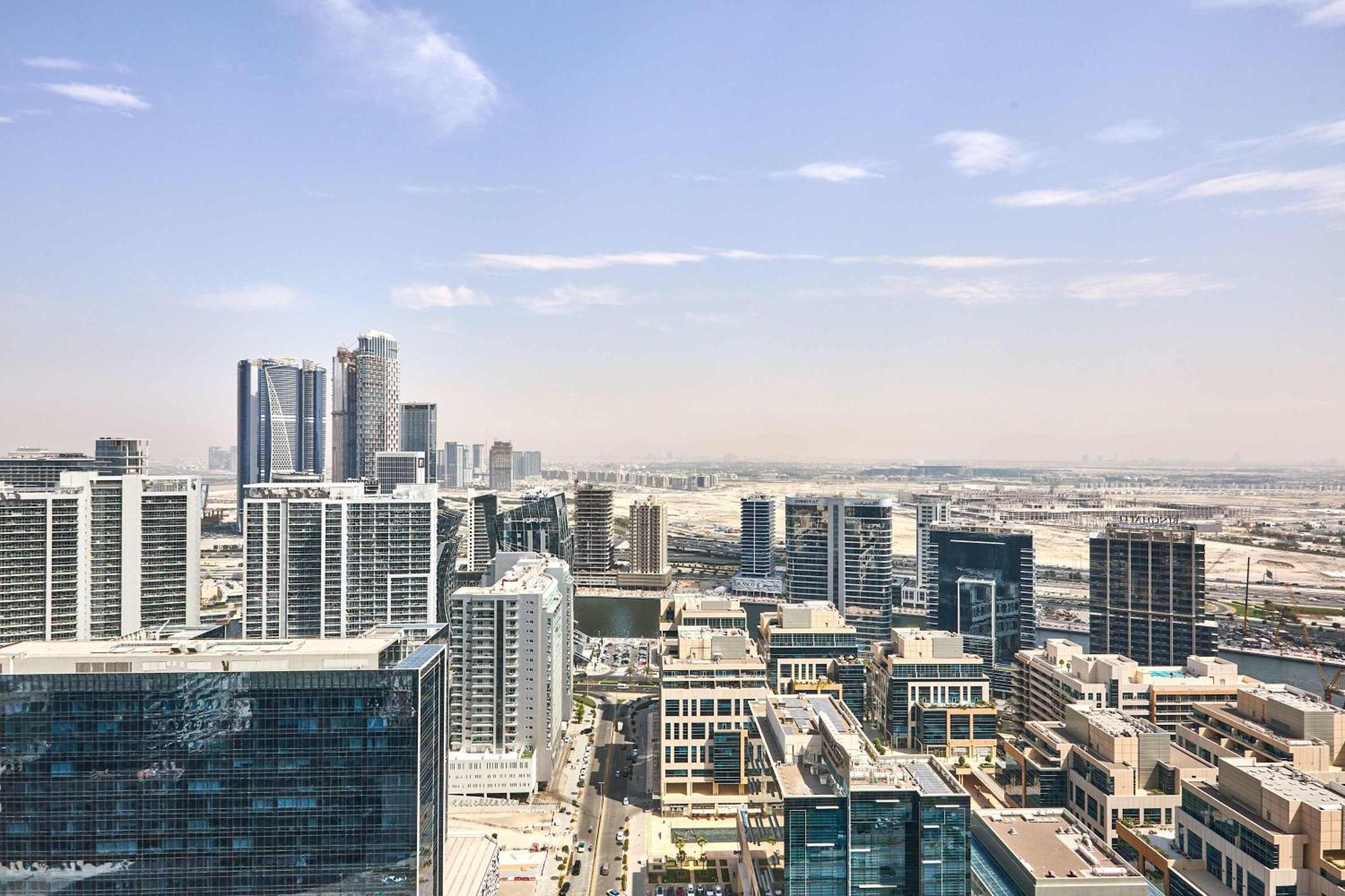 Frank Porter - South Ridge 6 * Dubai
