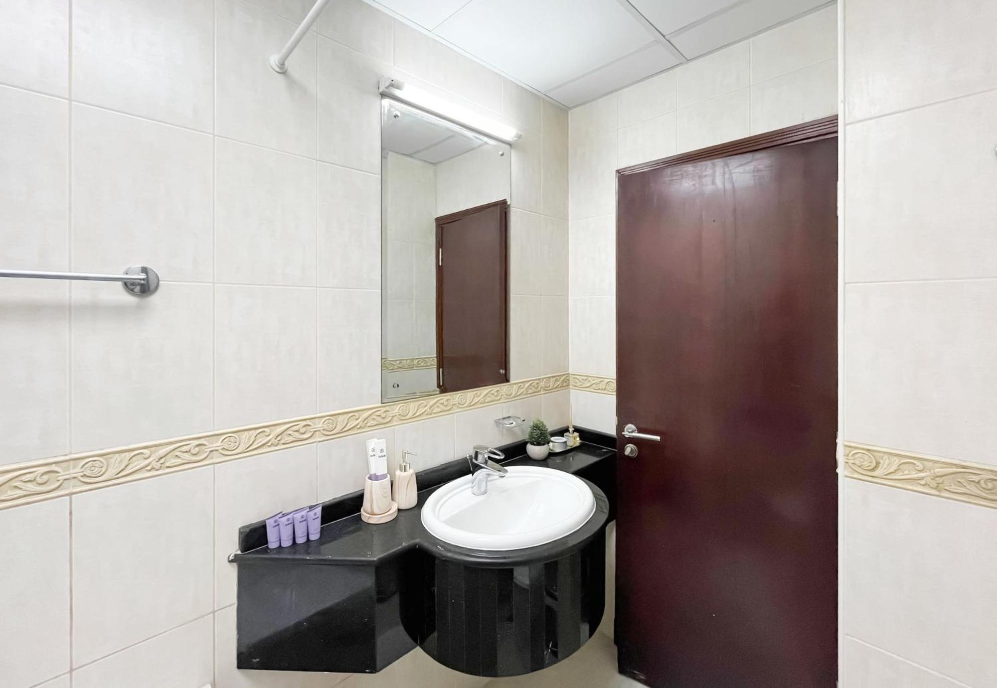 Livbnb-high Rise 1br With Balcony Near Barasti Apartment