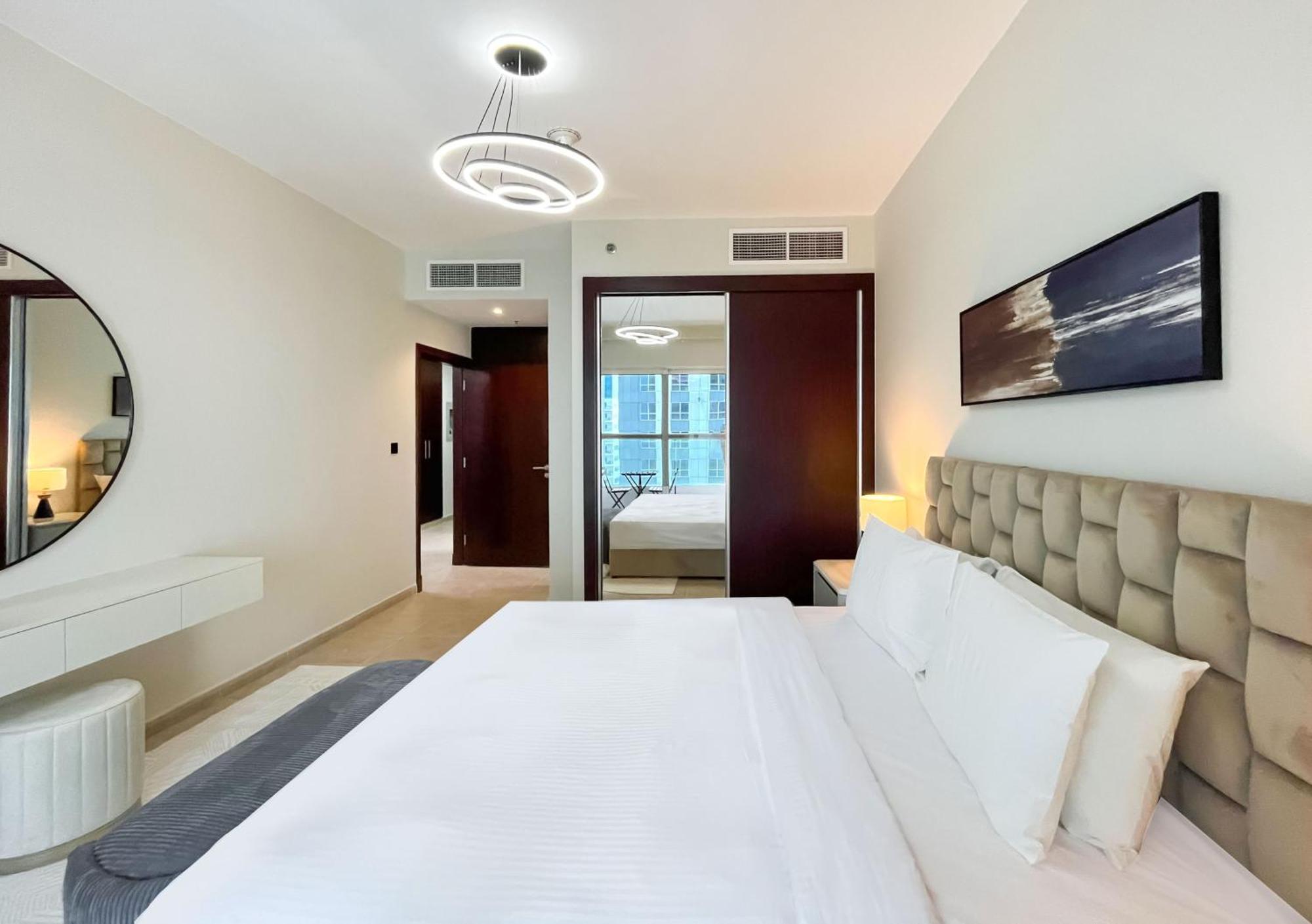 Livbnb-high Rise 1br With Balcony Near Barasti