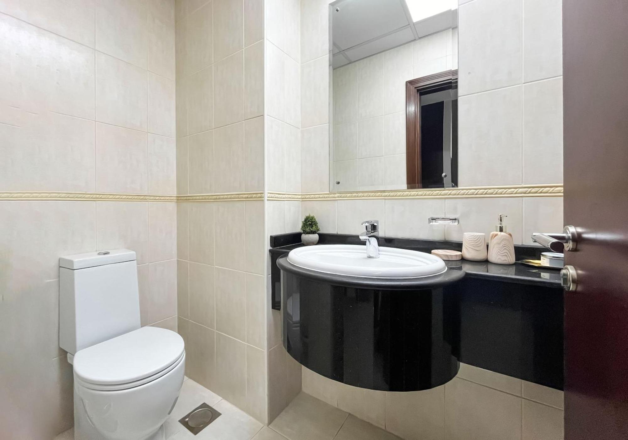 Livbnb-high Rise 1br With Balcony Near Barasti Apartment *