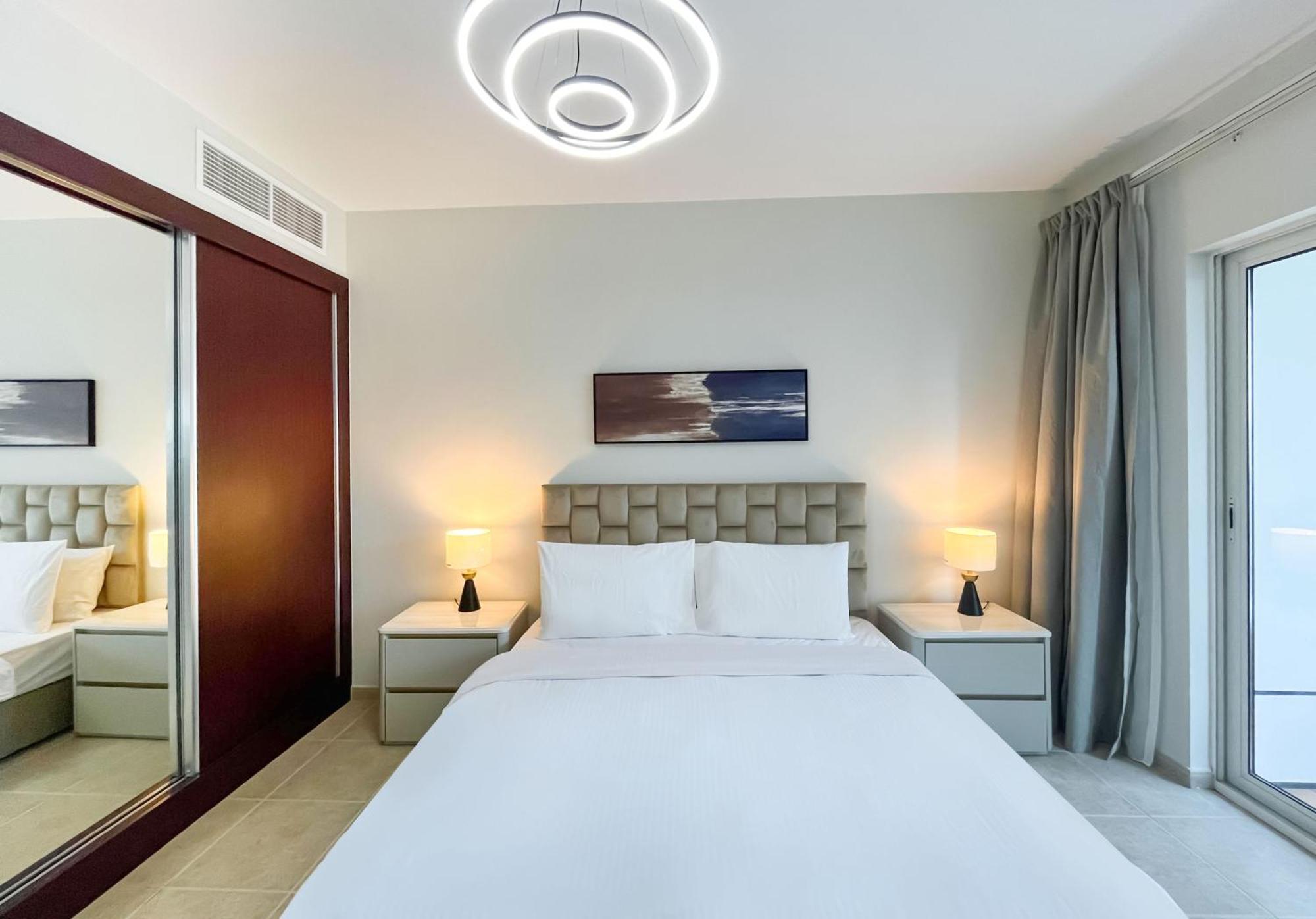 Livbnb-high Rise 1br With Balcony Near Barasti Apartment Dubai