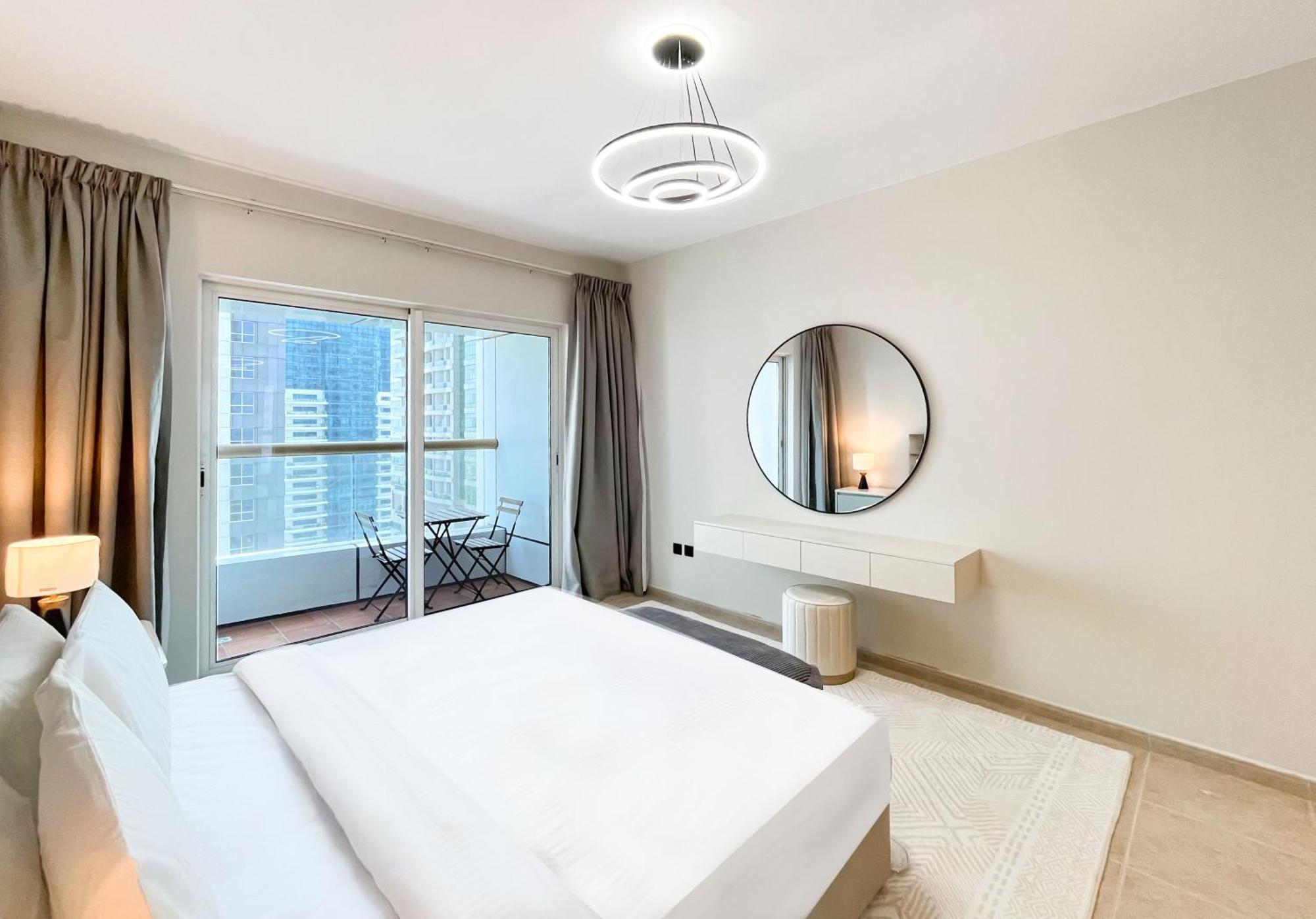 Livbnb-high Rise 1br With Balcony Near Barasti *