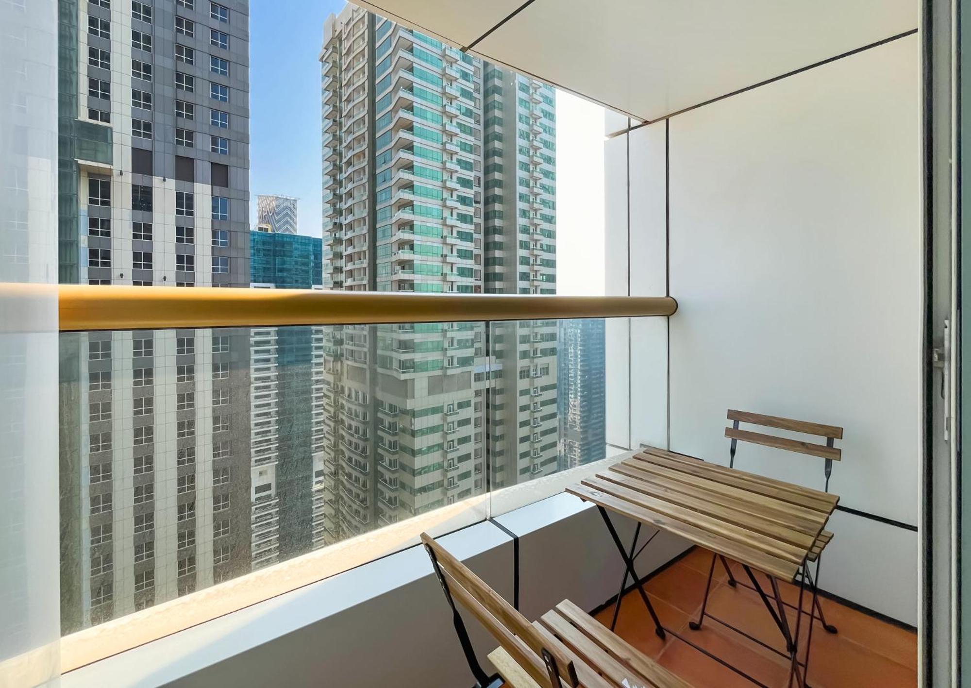 Livbnb-high Rise 1br With Balcony Near Barasti