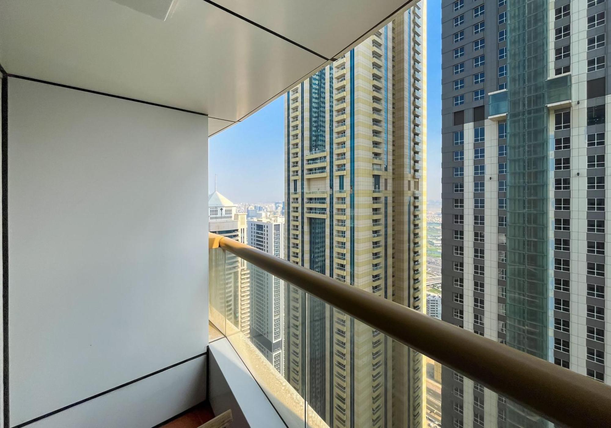 Livbnb-high Rise 1br With Balcony Near Barasti Apartment