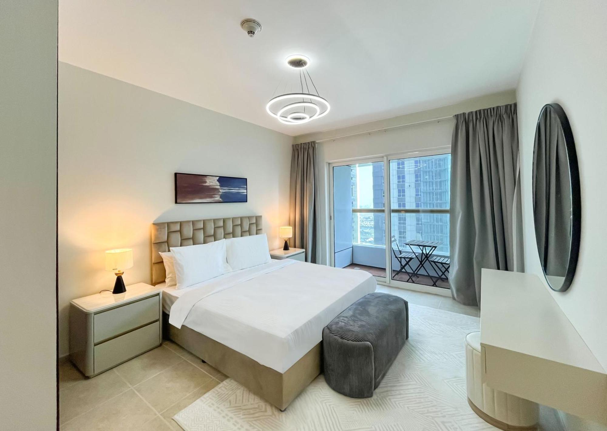 Livbnb-high Rise 1br With Balcony Near Barasti * Dubai