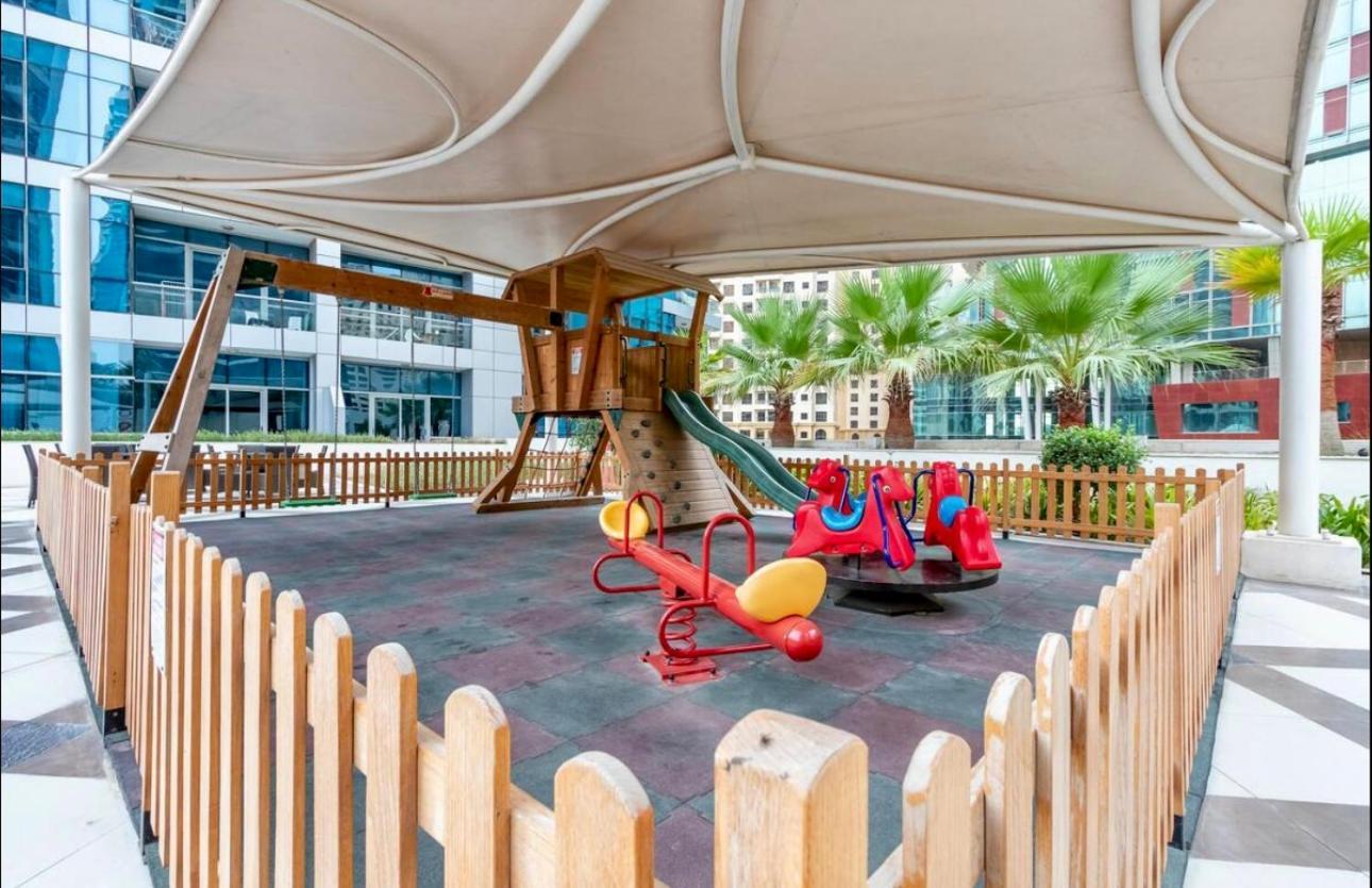 Apartment Intercontinental Marina Full Marina View With Balcony, Marina Mall, Large 1 Bedroom Apartment, Kitchen, 2 Toilets, 1 Parking, Swimming Pool And Gym Free Access, Paid Breakfast Dubai