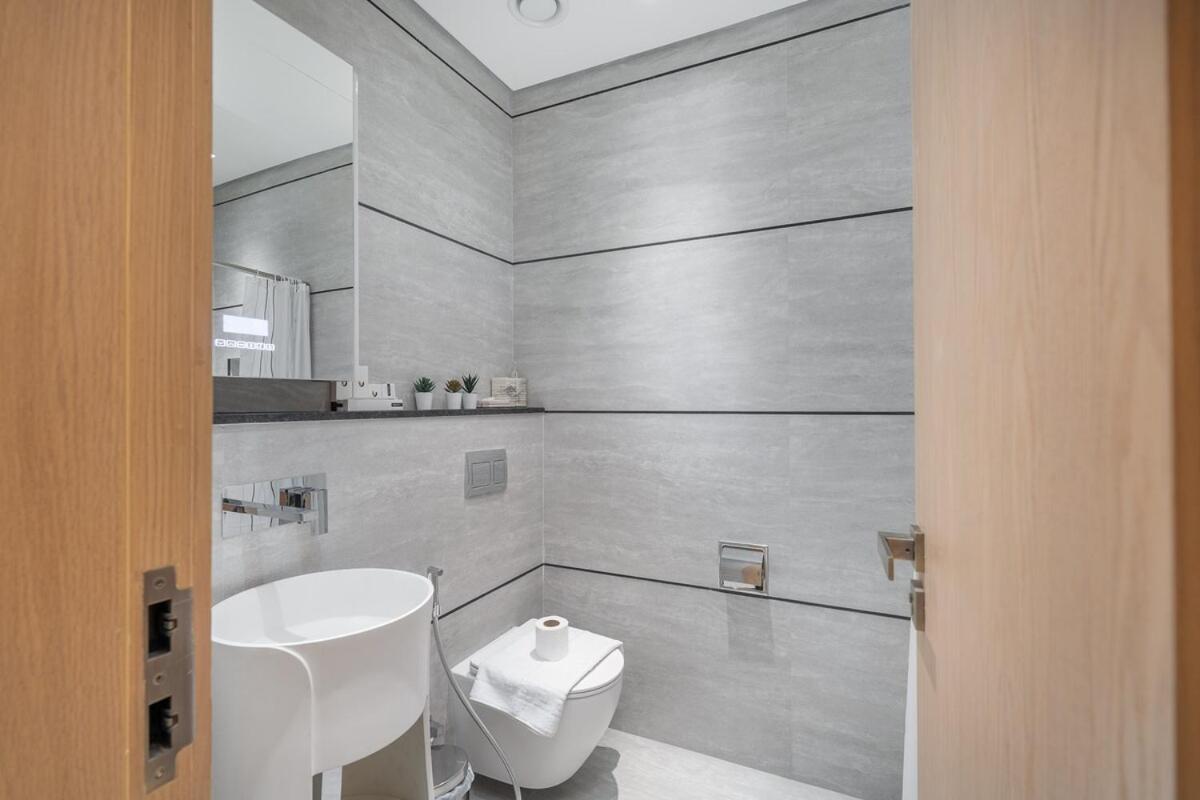 Apartment Modern By Czechin Jvc Prime Location Dubai