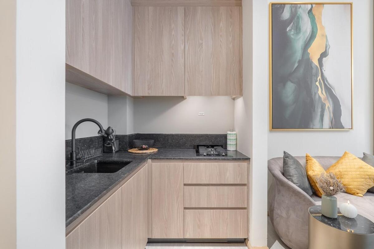 Apartment Modern By Czechin Jvc Prime Location *