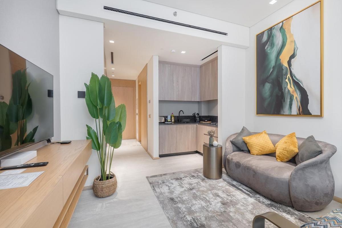 Modern By Czechin Jvc Prime Location Apartment *
