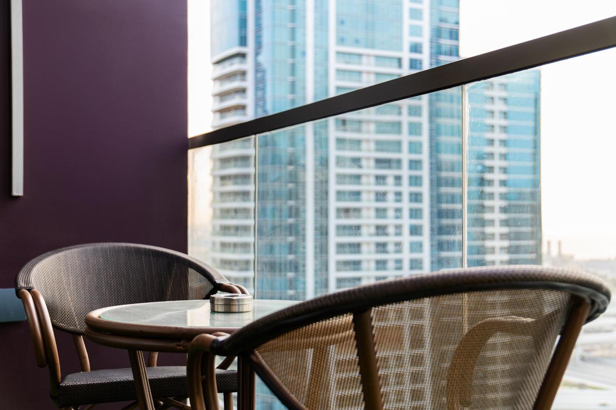 Apartment View 1br In Jlt - Walk To Metro & Free Baby Gear Dubai