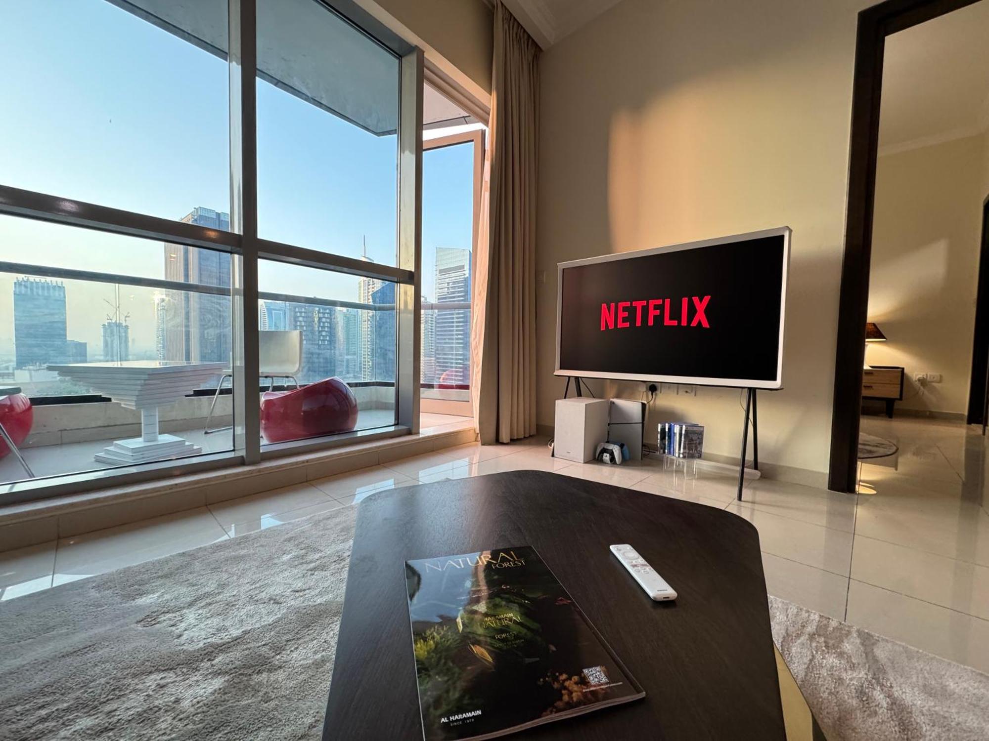 Apartment Intercontinental Marina Full Marina View With Balcony, Marina Mall, Large 1 Bedroom Apartment, Kitchen, 2 Toilets, 1 Parking, Swimming Pool And Gym Free Access, Paid Breakfast