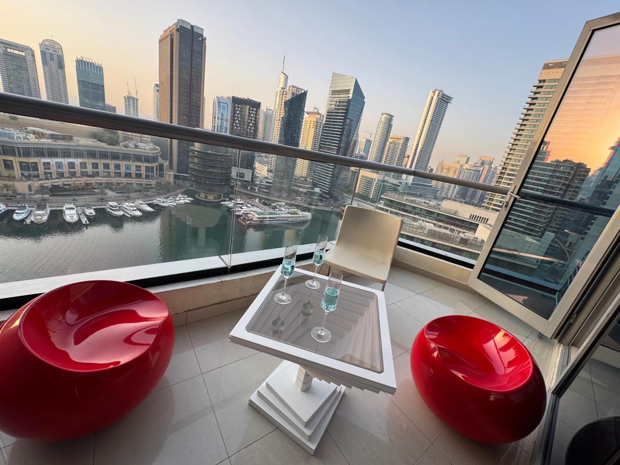 Intercontinental Marina Full Marina View With Balcony, Marina Mall, Large 1 Bedroom Apartment, Kitchen, 2 Toilets, 1 Parking, Swimming Pool And Gym Free Access, Paid Breakfast * Dubai