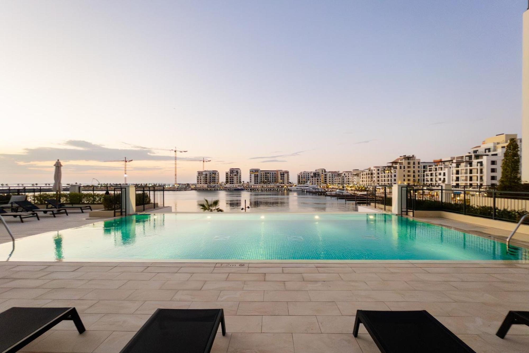 Wake Up To Yacht Views - 1br With Private Access & Baby Gear * Dubai
