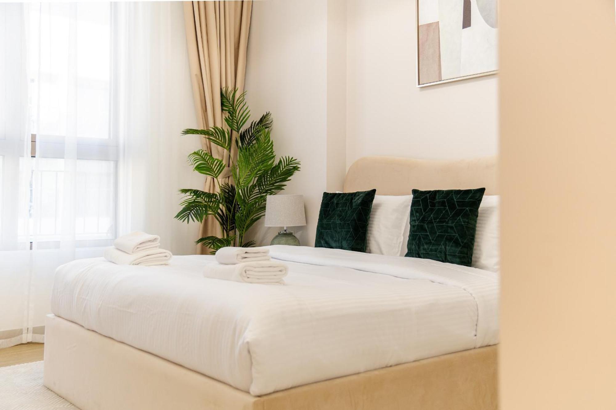 Wake Up To Yacht Views - 1br With Private Access & Baby Gear *