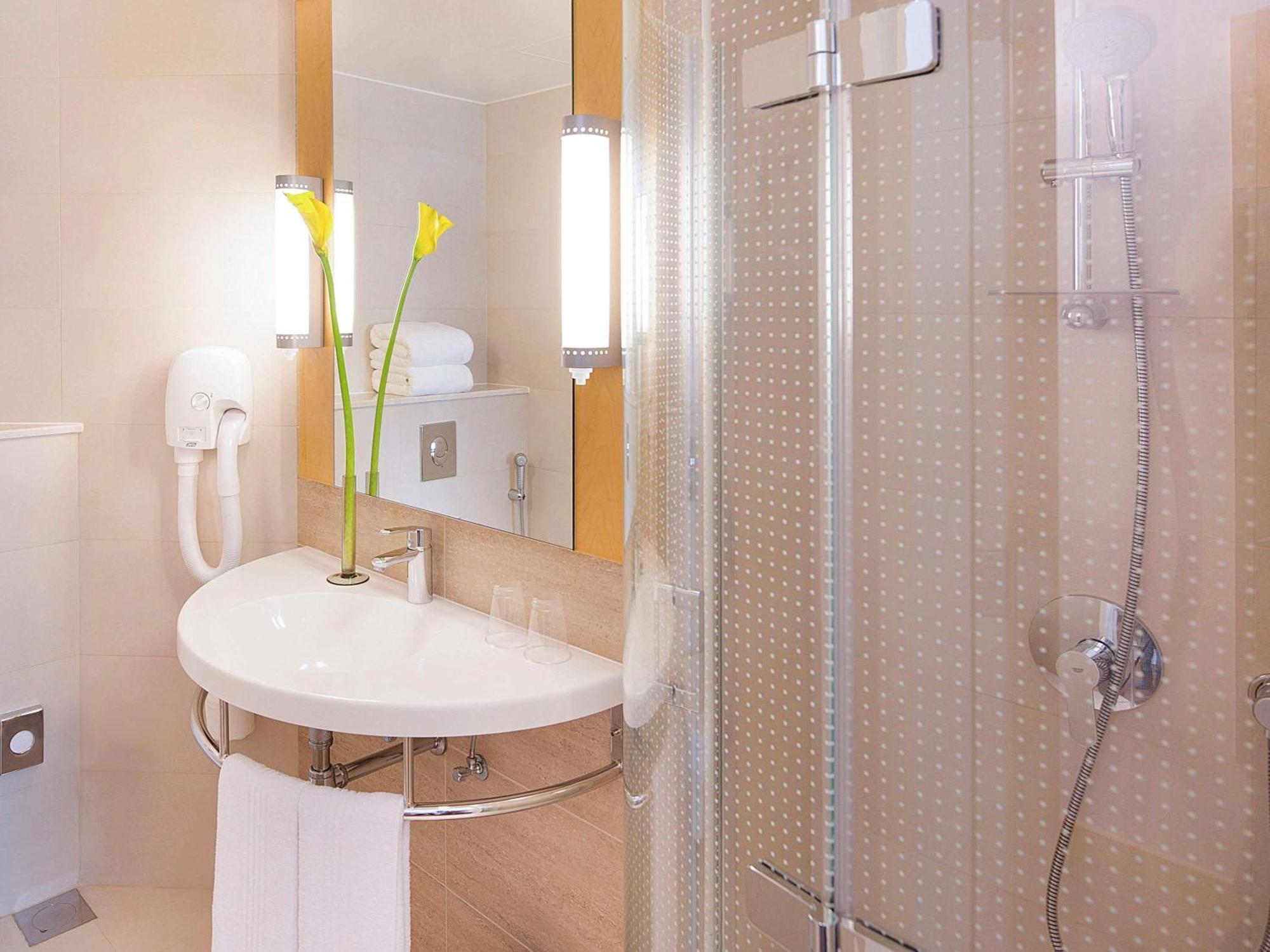 Ibis One - World Trade Centre 3*