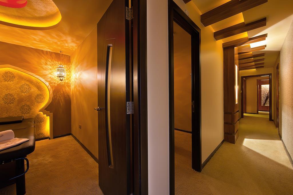 Lotus Grand Hotel 4*