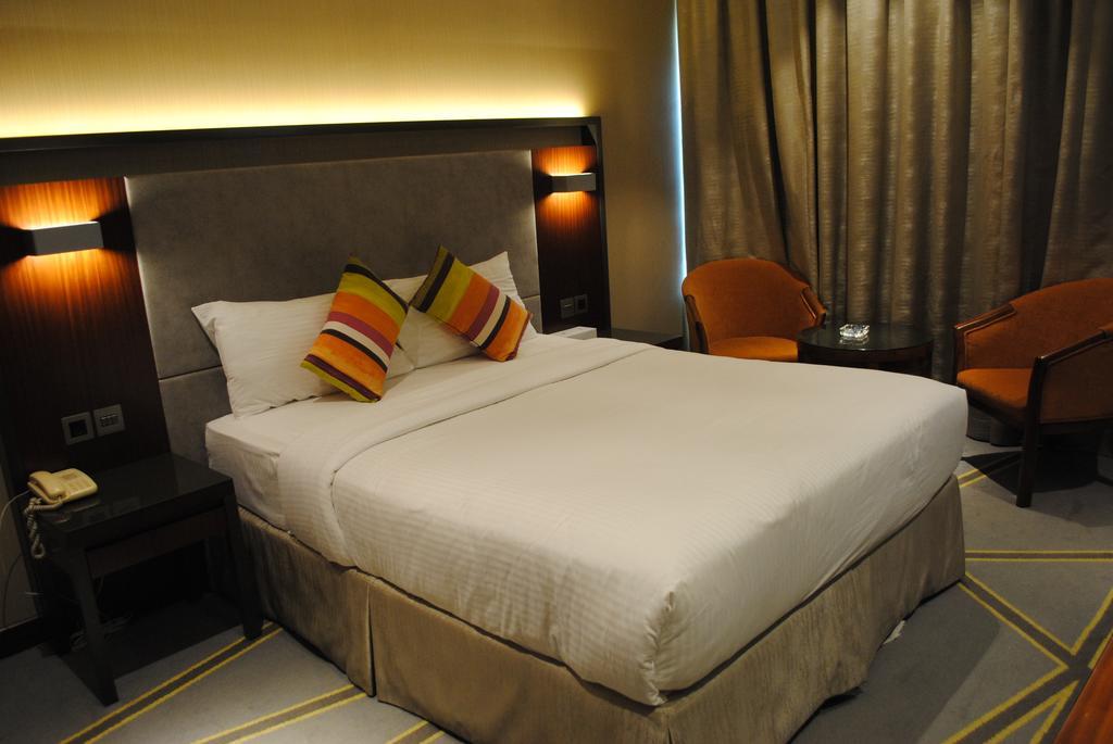Hotel Versailles By Vieras 4*