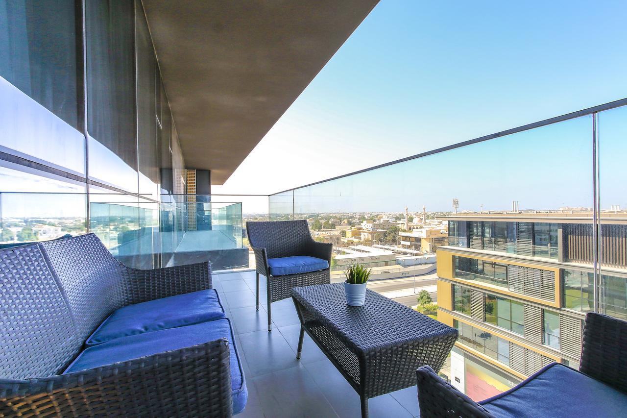 Apartment Largest 2br Family W Maid's Room, City Walk