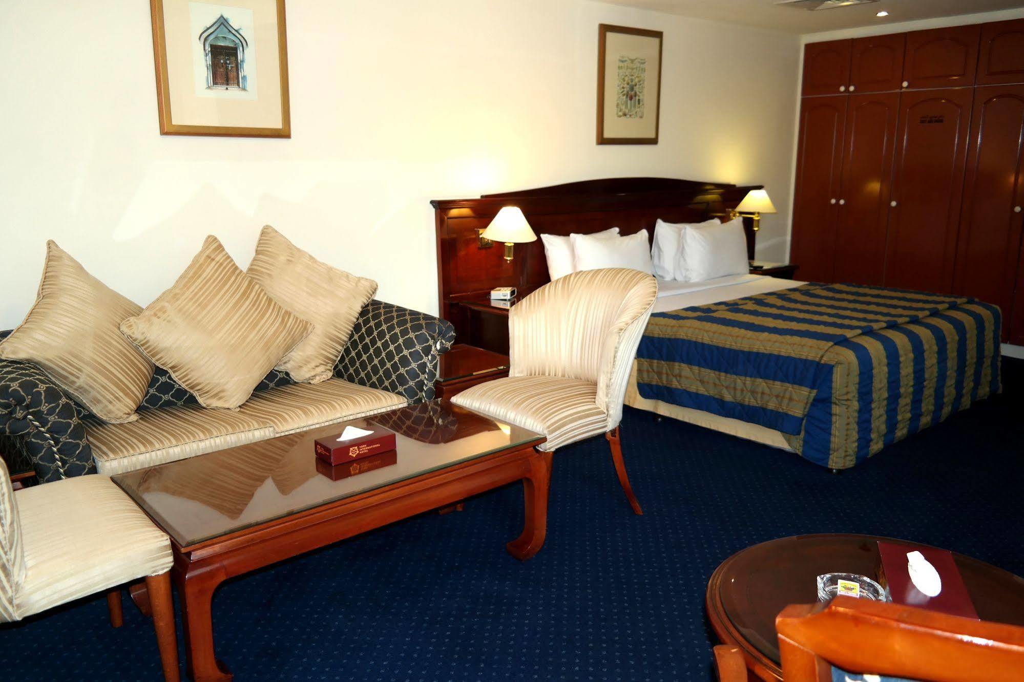 Hotel York International 3*
