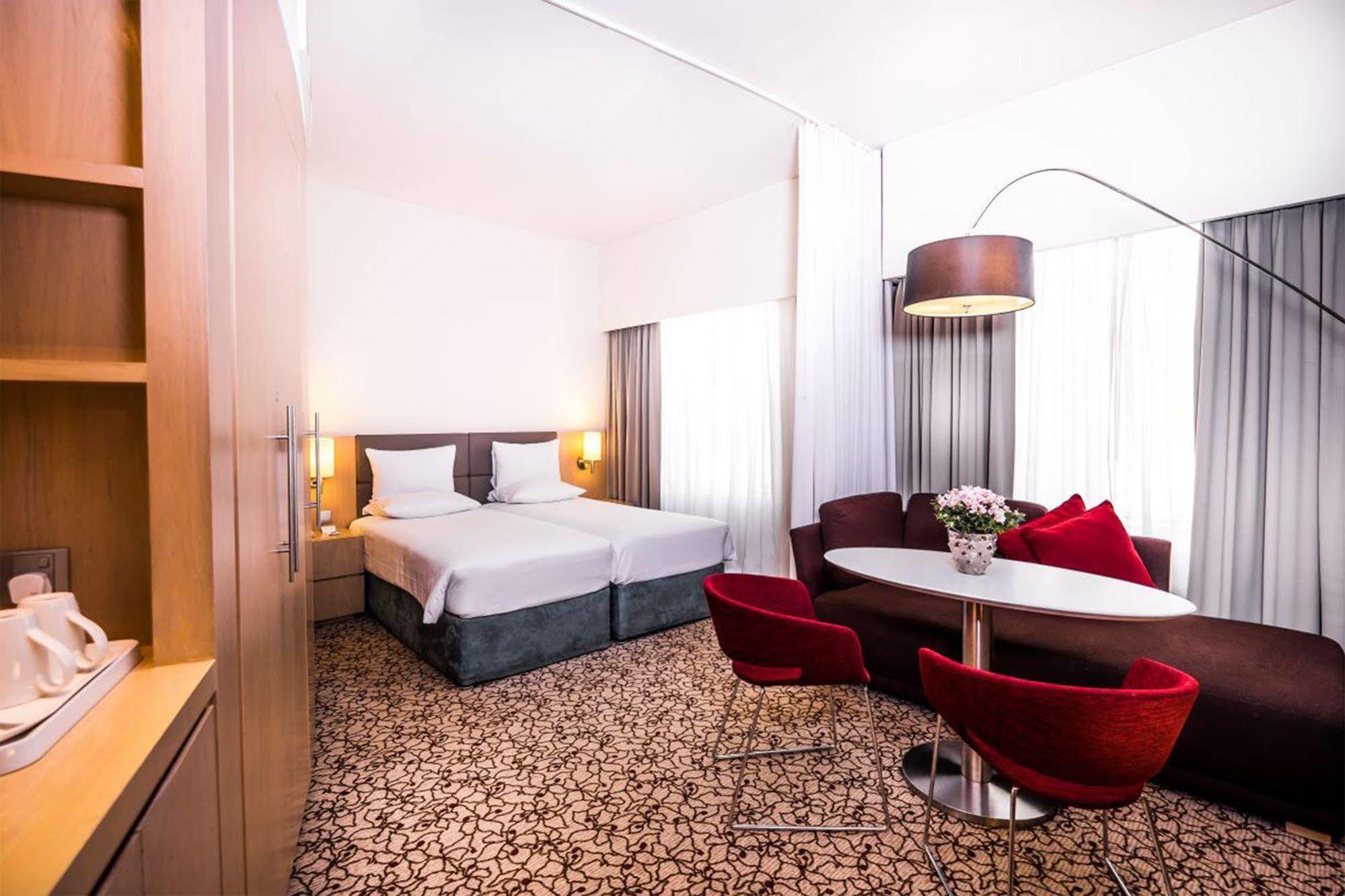 Novotel Mall Avenue Hotel 3*