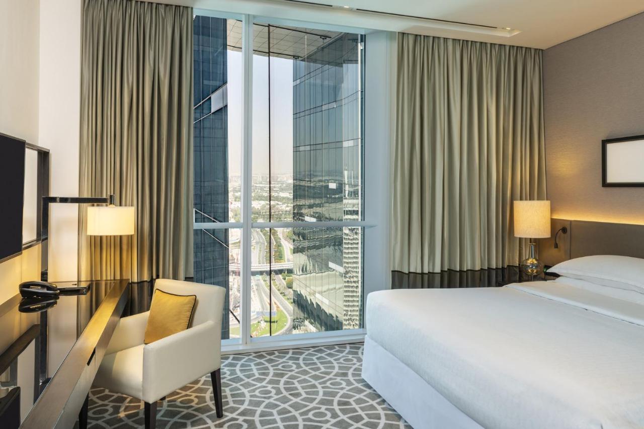 Sheraton Grand Hotel, Hotel 5*