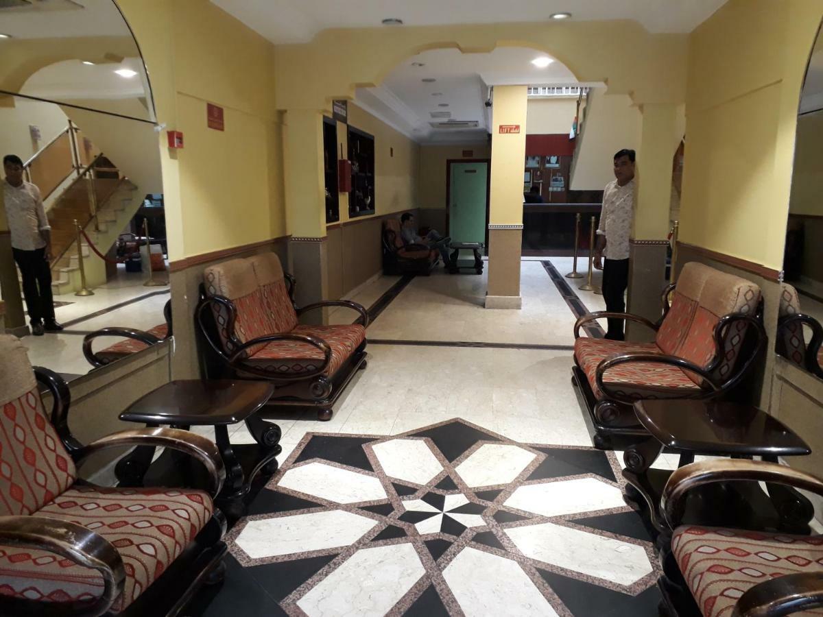 Royal Paris Hotel *