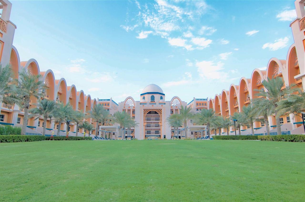 Apartment Globalstay At Palm Jumeirah Beachfront Paradise With Pool And Gym Dubai