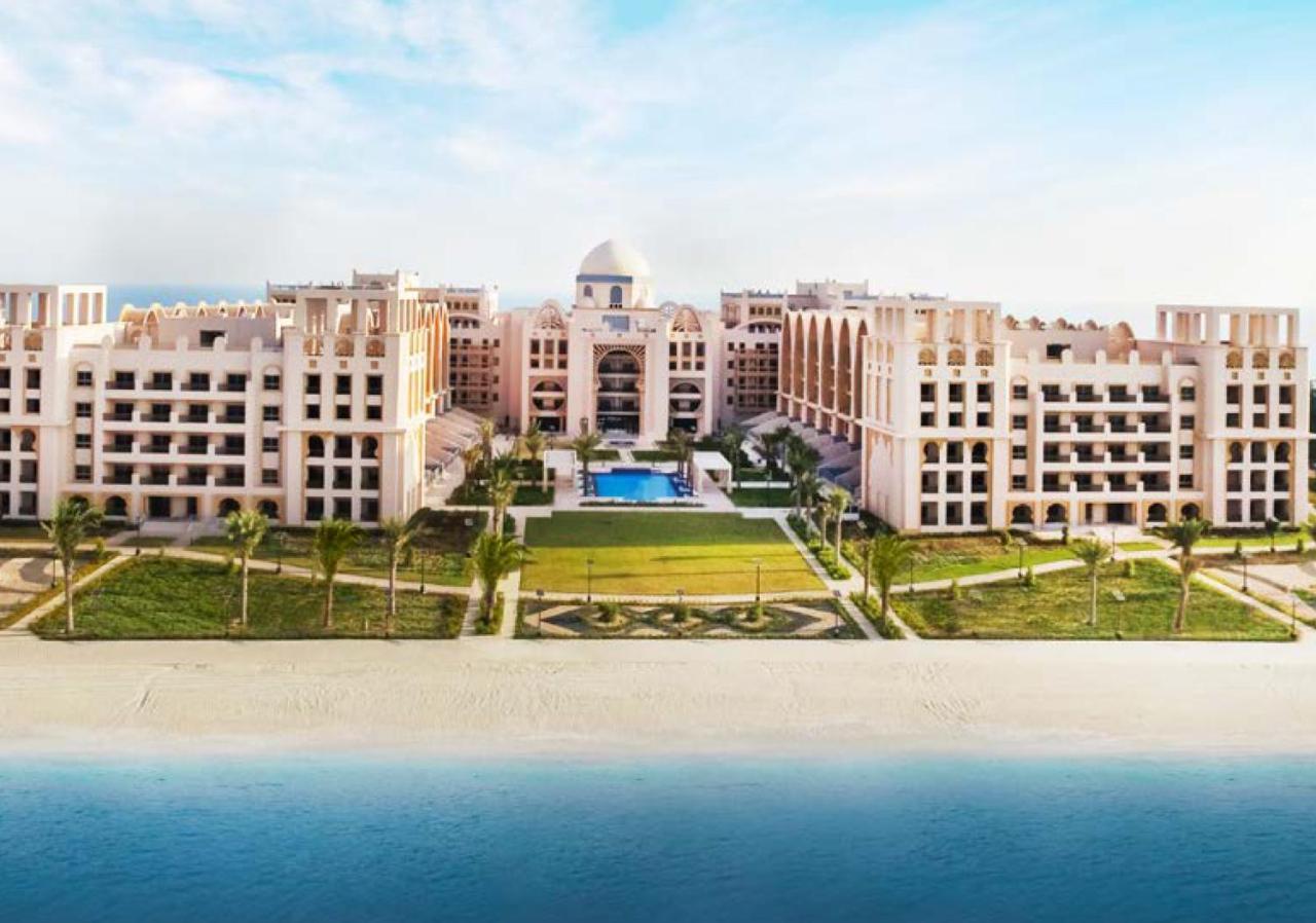 Globalstay At Palm Jumeirah Beachfront Paradise With Pool And Gym Apartment