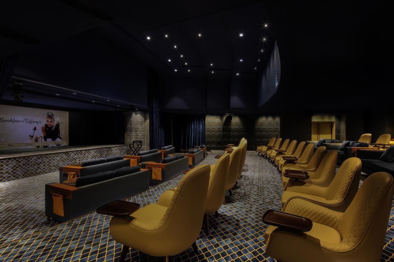 Paramount Hotel
