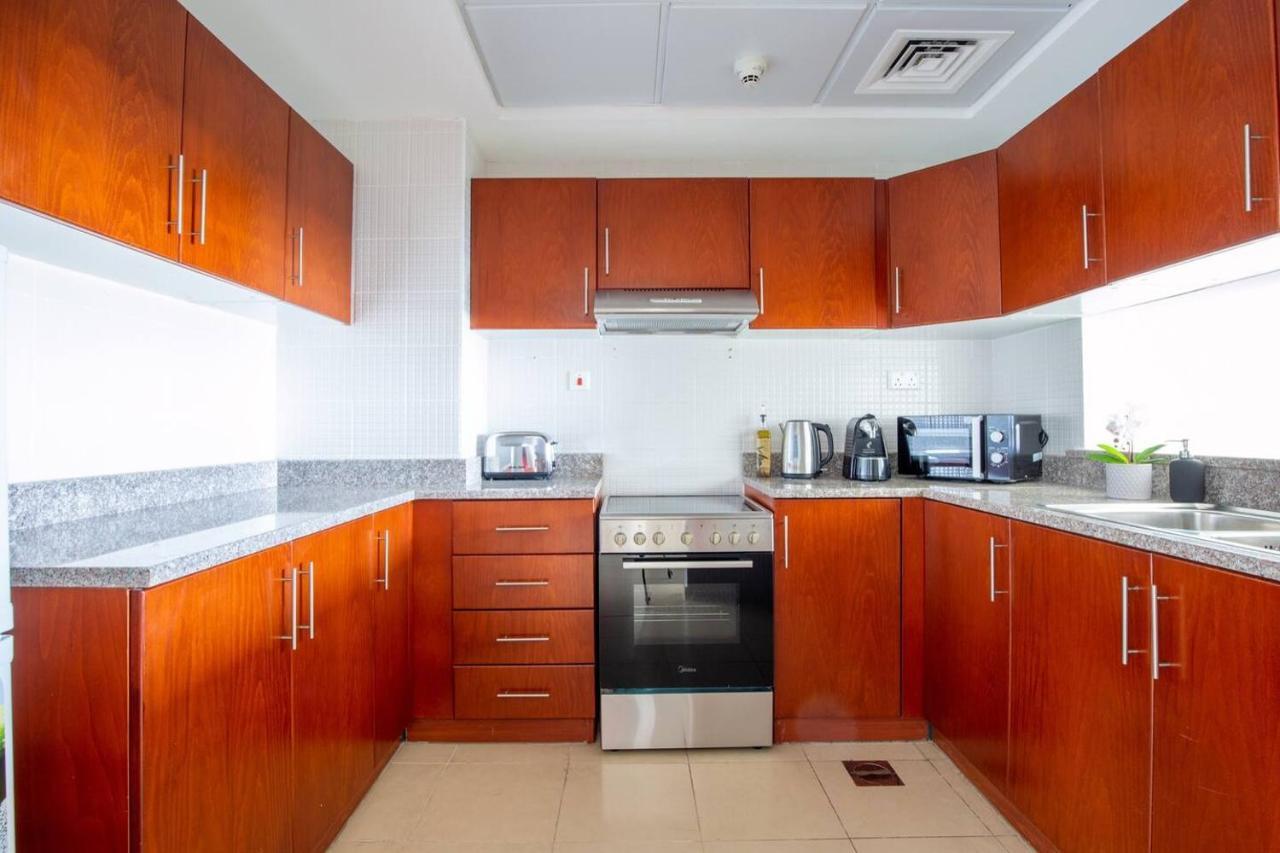 Frank Porter - X1 Tower Apartment *
